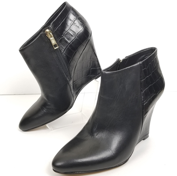 Ann Taylor Wedge Ankle Booties Zippered Sz 5.5 - Picture 2 of 5